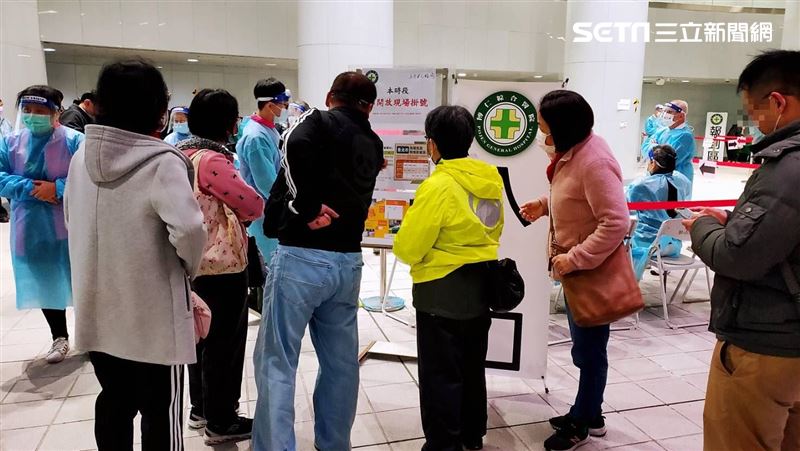 直擊／高端僅50名額！民眾到場氣炸
