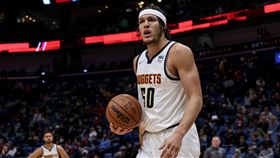 ▲隊友No Look Pass戈登（Aaron Gordon）接球暴扣。（圖／路透社／達志影像）