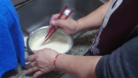 呂秋遠表示，媽媽跟他說「如果你的付出，會期待人家給你回報，這樣的付出，要經過對方同意才行」，讓他非常震撼。（圖／翻攝自呂秋遠臉書）

