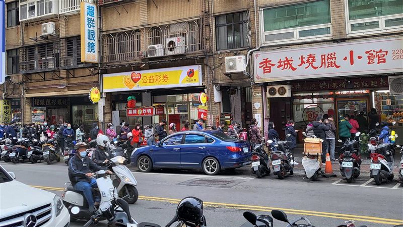 新莊老牌燒臘將歇業！排隊炸街惹怒網