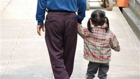 -祖孫-阿公-孫女-爺爺-（圖／Pixabay）