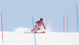 李玟儀首度叩關冬奧 順利完賽（2）台灣女將李玟儀9日在中國北京舉辦的冬季奧運女子高山滑雪曲道賽兩趟賽事均順利完賽，兩趟分別繳出1分36秒49、1分09秒55成績，且2趟加總2分46秒04，以名列第50結束首次冬奧之旅，而全場88名選手中僅50人完賽，李玟儀也是其中1人。（中華奧會提供）中央社記者黃巧雯傳真  111年2月9日