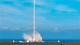 spacex發射49顆衛星畫面。（圖／翻攝自www.spacex.com）spacex官網