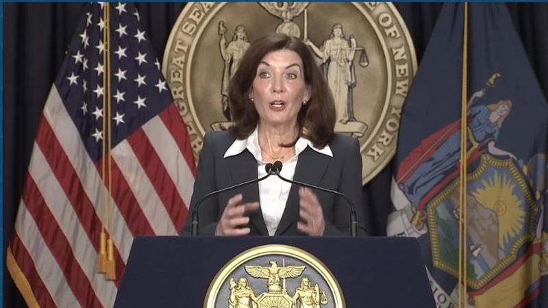 美民主黨州放寬限制　紐約解除口罩令