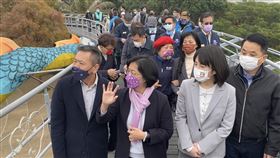 立院內政委員會考察彰化升格整備情形立法院內政委員會12日南下彰化，考察彰化縣升格整備情形，國民黨立委林為洲（前左1）、謝衣(鳳)（前右2）等人參觀八卦山大佛，縣長王惠美（前左2）說明彰化縣政規劃情形。中央社記者吳哲豪彰化攝  111年1月12日