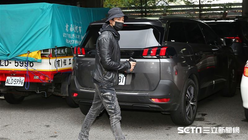 他悼明金成憂妻小生活　將成立基金會