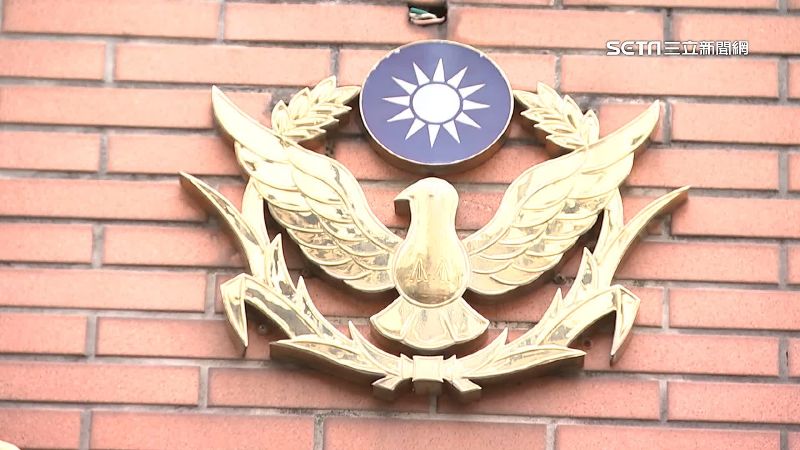 嗆派出所「有牌流氓」　女被判免訴
