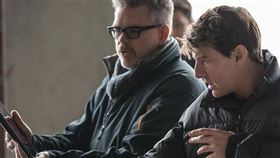 先前湯姆克魯斯（右）為《不可能的任務7》在威尼斯取景。（圖／翻攝自IG／tomcruise）