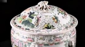 ▲少婦帶著康熙瓷盆鑑寶。（圖／翻攝自寶物鑑定節目）