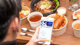 喜愛美食、情人節沒局的單身族群、或因疫情不想出門的朋友，可透過美食開啟一段新關係。（圖／Dcard提供）