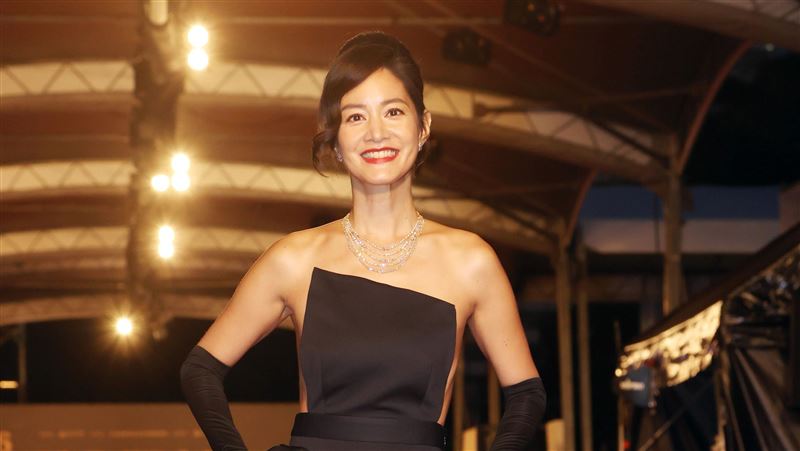 Janet遭下封口令？聞李靚蕾就閃