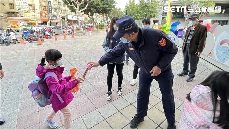 開學第一天　三重警啟動「護童勤務」