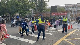開學日  苗警加強校園周邊安全維護