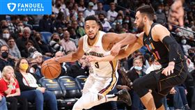 ▲麥考倫（CJ McCollum）轉戰鵜鶘首戰攻下15分。（圖／翻攝自鵜鶘推特）