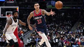▲庫茲馬（Kyle Kuzma）拿下生涯首次大三元，巫師送籃網10連敗。（圖／美聯社／達志影像）