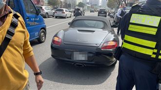 高雄彰銀遭搶！保時捷男持槍行搶