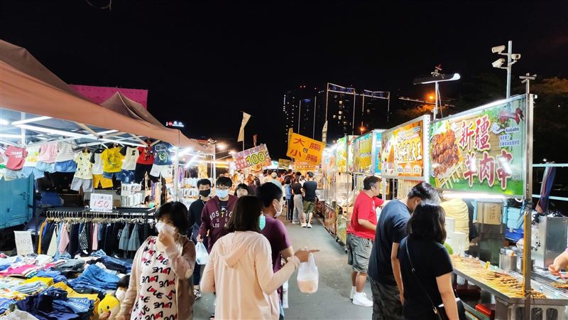 快去逛！台中太原夜市「熄燈日出爐」