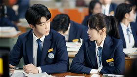 《一閃一閃亮星星》由張佳寧和屈楚蕭主演。（圖／愛奇藝國際站提供）
