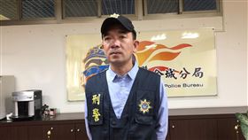 警官留職停薪遭檢舉烏坵兼職監察委員紀惠容11日指出，國民黨籍立委陳玉珍的姊夫、金門縣刑警大隊偵查隊長蔡其豪（圖）留職停薪期間在烏坵違法兼職，且成為糾紛被訴人，重創警察形象，要求懲處。中央社記者黃慧敏攝  111年2月11日