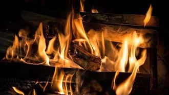 公墓縱火被燒成焦屍　家屬控消防隊蔽消息