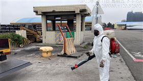 台中港4名外籍船員染疫，碼頭進行大清消。（圖／翻攝畫面）