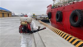 台中港4名外籍船員染疫，碼頭進行大清消。（圖／翻攝畫面）