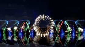 ▲台北燈節首次登場的「水火共舞聲光劇場」磅礡巨獻，浪漫滿分。（圖／主辦單位提供）