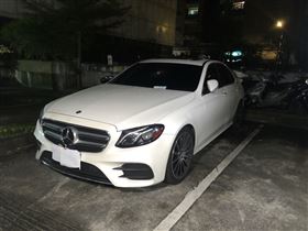 ▲南港展覽館外12日凌晨爆發槍戰。警方逮捕3名嫌犯，查扣犯案用車輛。（圖／翻攝畫面）