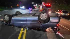 車禍,翻車,轎車,受困,受傷,濱海公路