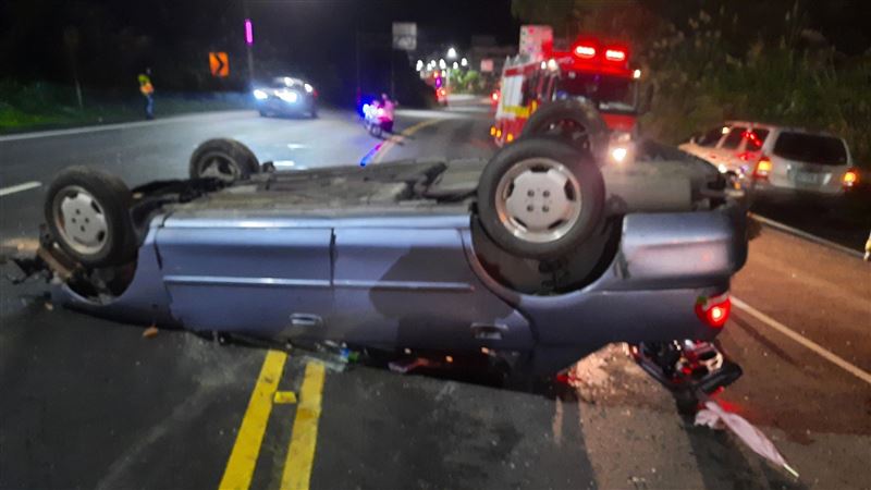 新／濱海公路1車翻覆　5人送傷送醫