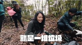 ▲日治時期的遺留酒瓶被當垃圾。（圖／翻攝自Celine and Cynthia-不只是旅行 YouTube）

