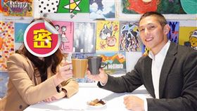 民進黨台北市議員許淑華今（13）天突然放閃，貼出一張她跟民進黨台北市黨部主委吳怡農喝咖啡的照片。（圖／翻攝自許淑華臉書）