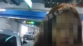 停車場車禍擦撞！警見巧合嚇歪：兩駕駛「同年同月同日生」（圖／翻攝自《人民網》微博）