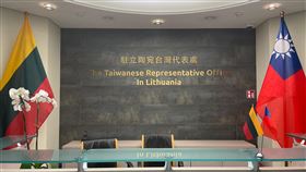 立陶宛外長：讓台灣人以「台灣」為名不是錯誤北京以台灣獲允以「台灣」為名在首都維爾紐斯設立代表處為由，持續外交、經貿施壓立陶宛。立國外長藍斯柏吉斯11日表示，讓台灣人使用對自己的稱呼，「不是錯誤」。中央社記者陳韻聿維爾紐斯攝 111年1月12日