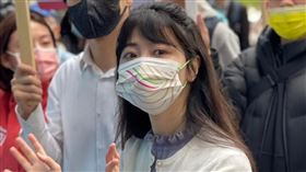 ▲高嘉瑜、吳怡農北市街頭宣講公投。（圖／翻攝自高嘉瑜臉書）