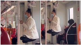 大陸狂女盤腿懸空搭地鐵　民眾全看傻（圖／翻攝畫面）