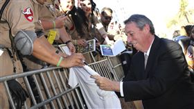 伊萬雷特曼去年才參與《魔鬼剋星》首映會，熱情為粉絲簽名。（圖／美聯社／達志影像）