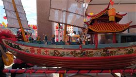 馬祖狀元船馬祖水部尚書公廟的狀元船長約2.5公尺，寬則不到1公尺，船身外以手工繪製八仙神像圖，象徵「八仙過海」。中央社記者王寶兒攝  111年2月14日