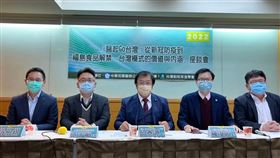 矢板明夫（右1）表示，回顧派駐台灣這段期間，見證了台灣的防疫成功，以及台灣走向國際兩件事。（圖／翻攝自矢板明夫臉書）