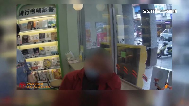 翁領11萬買點數　店員忙報警阻詐騙