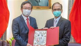 立法院長游錫堃今（15）日接見駐台北韓國代表部代表鄭炳元。（圖／翻攝游錫堃臉書)