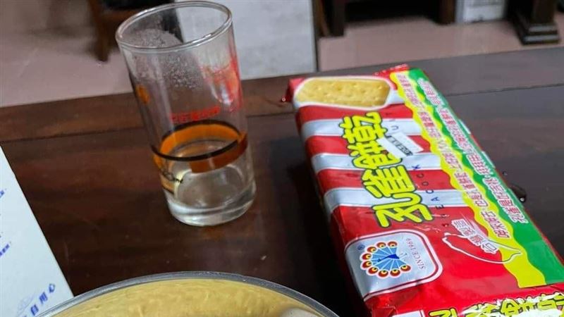 餅乾1吃法被妻嫌棄　網讚：這才王道