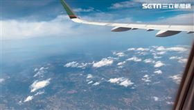 松山機場,飛機,登機,機艙,客艙,窗外,上空,高空,飛機餐,雲層,（圖／記者劉沛妘攝影）