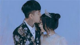 陳緗妮（原藝名：莉婭）與謝和弦在2021年4月登記結婚。臉書