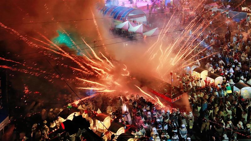 鹽水蜂炮元宵開炸　湧2萬5千人同樂