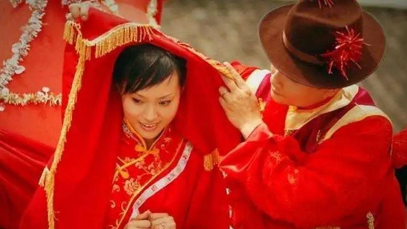 沒29萬禮金新娘不下車　公婆哭借錢