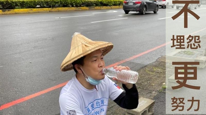 羅智強步行謝票跛腳　網心疼喊：加油