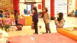 廟宇防疫鬆綁　可擲筊、抽籤、獻供品