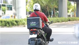 Uber Eats外送員。（圖／記者林士傑攝影）