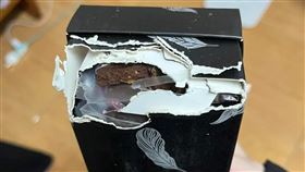 原PO寄送的包裹，在運送過程中疑似遭到老鼠啃咬。（圖／翻攝自《爆料公社》）